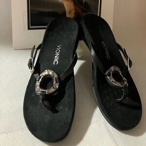 Vionic Black Ricci-style, jeweled Sandals, silver accents, 3-zone comfort. Sz 8